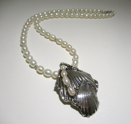Shell Design Necklace