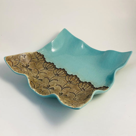 Square wavy 1/2 lace dish