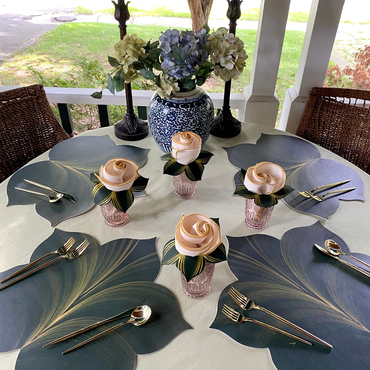 Leafy Table Setting for 4 in Pine/Gold