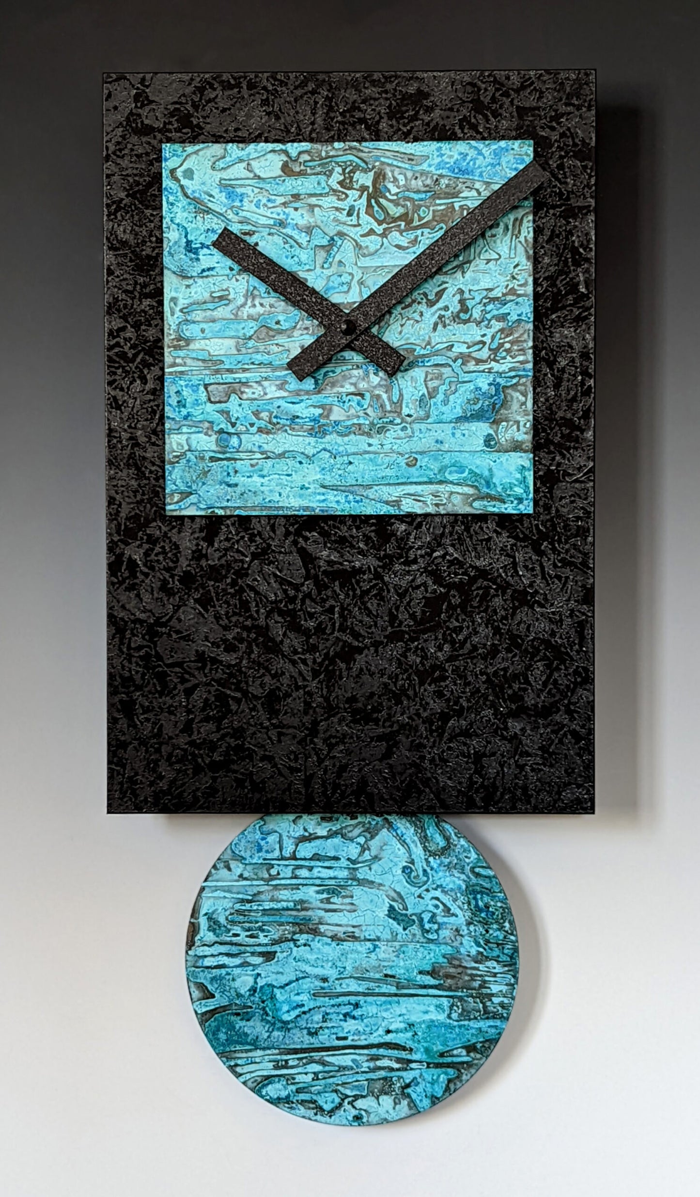 Black Tie Verdi Pendulum Clock